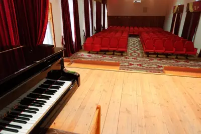 Зал с роялем