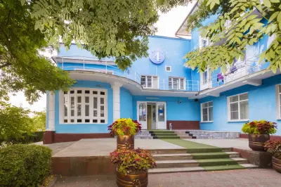 Вход в корпус